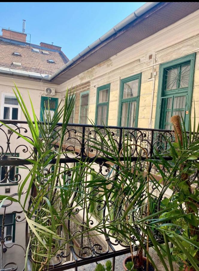 2BR Supercentral Apartment with Variable Beds by NW