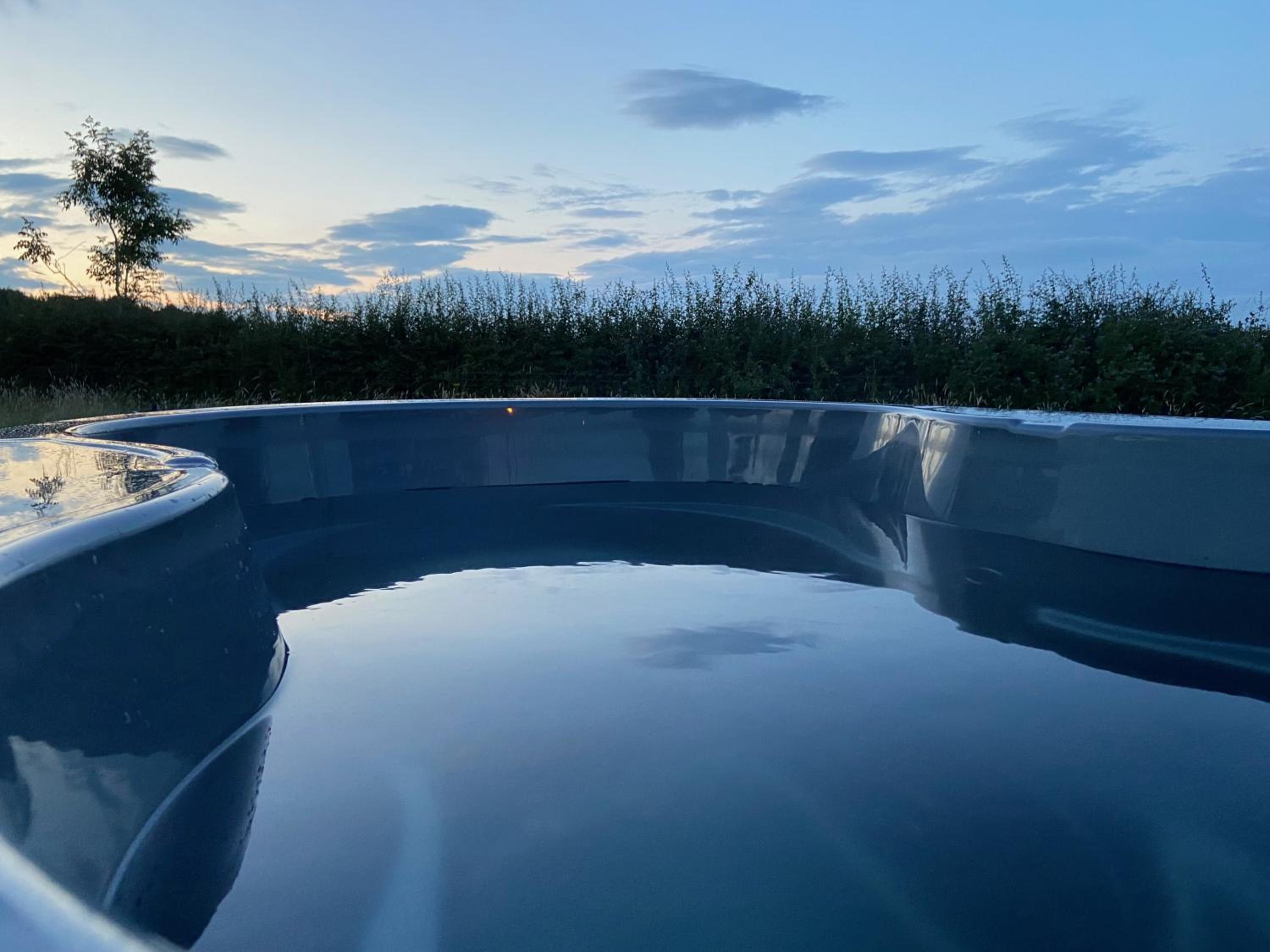 Hotel Broadleaves Luxury Glamping - Image 1