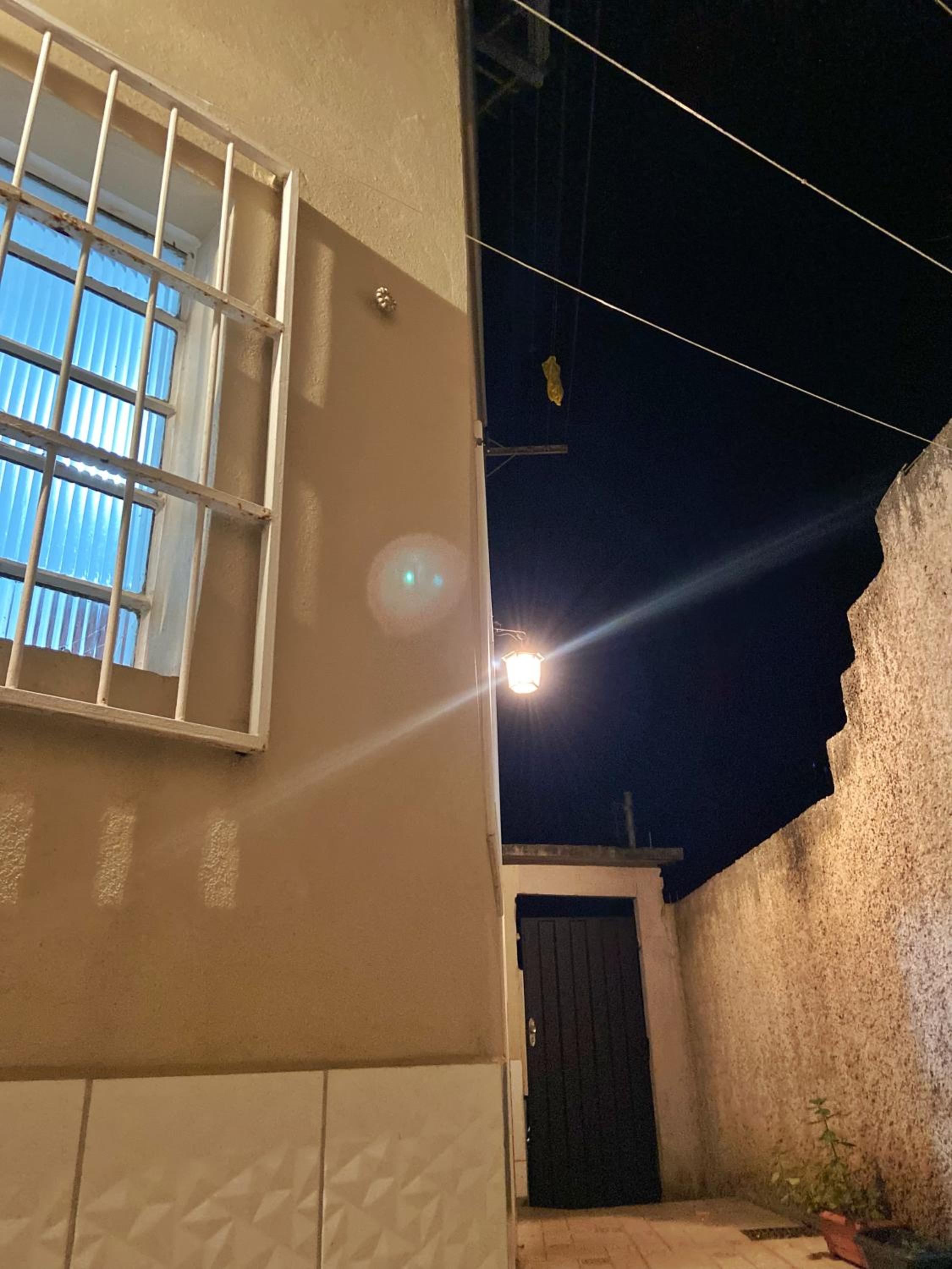 Casa arejada e iluminada, cozinha completa