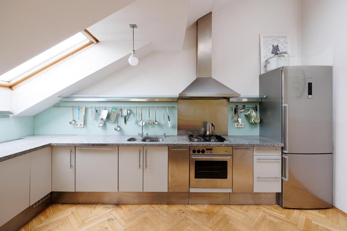 Luxury Loft Retreat by JR City Apartments