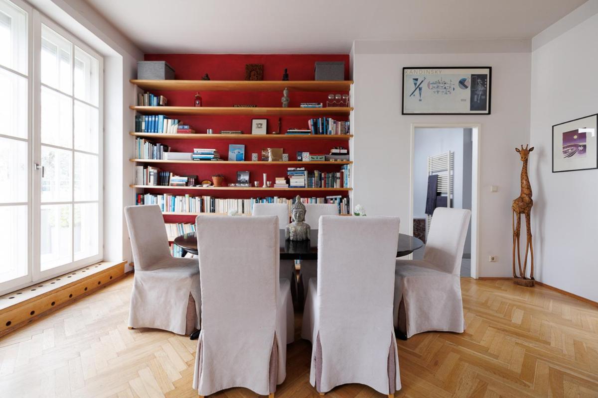Luxury Loft Retreat by JR City Apartments