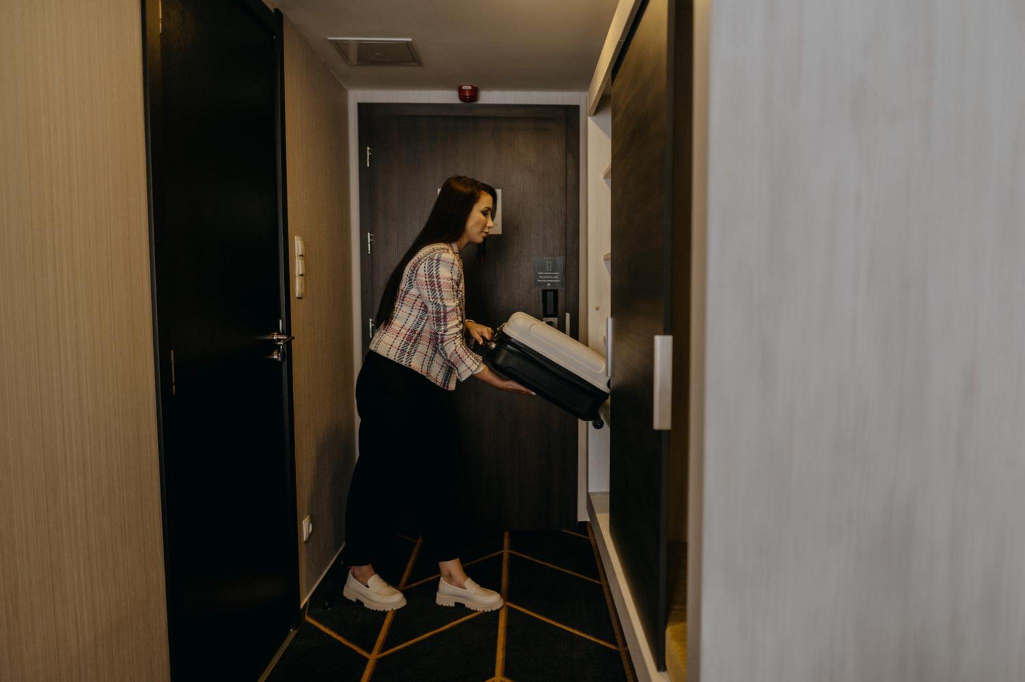 Science Hotel - Image 4