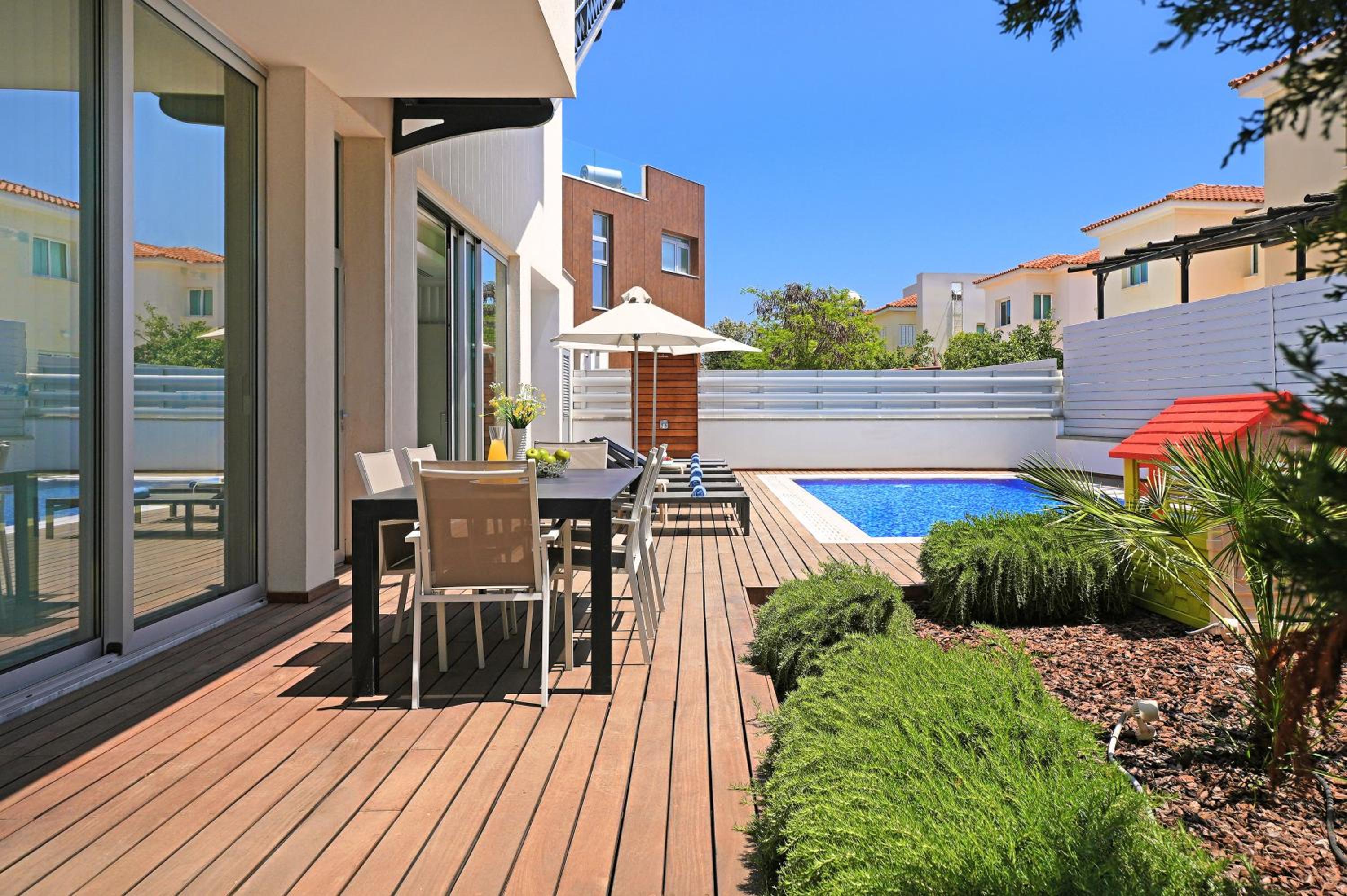 Villa Sunrise Glory - 150m from Trinity Beach