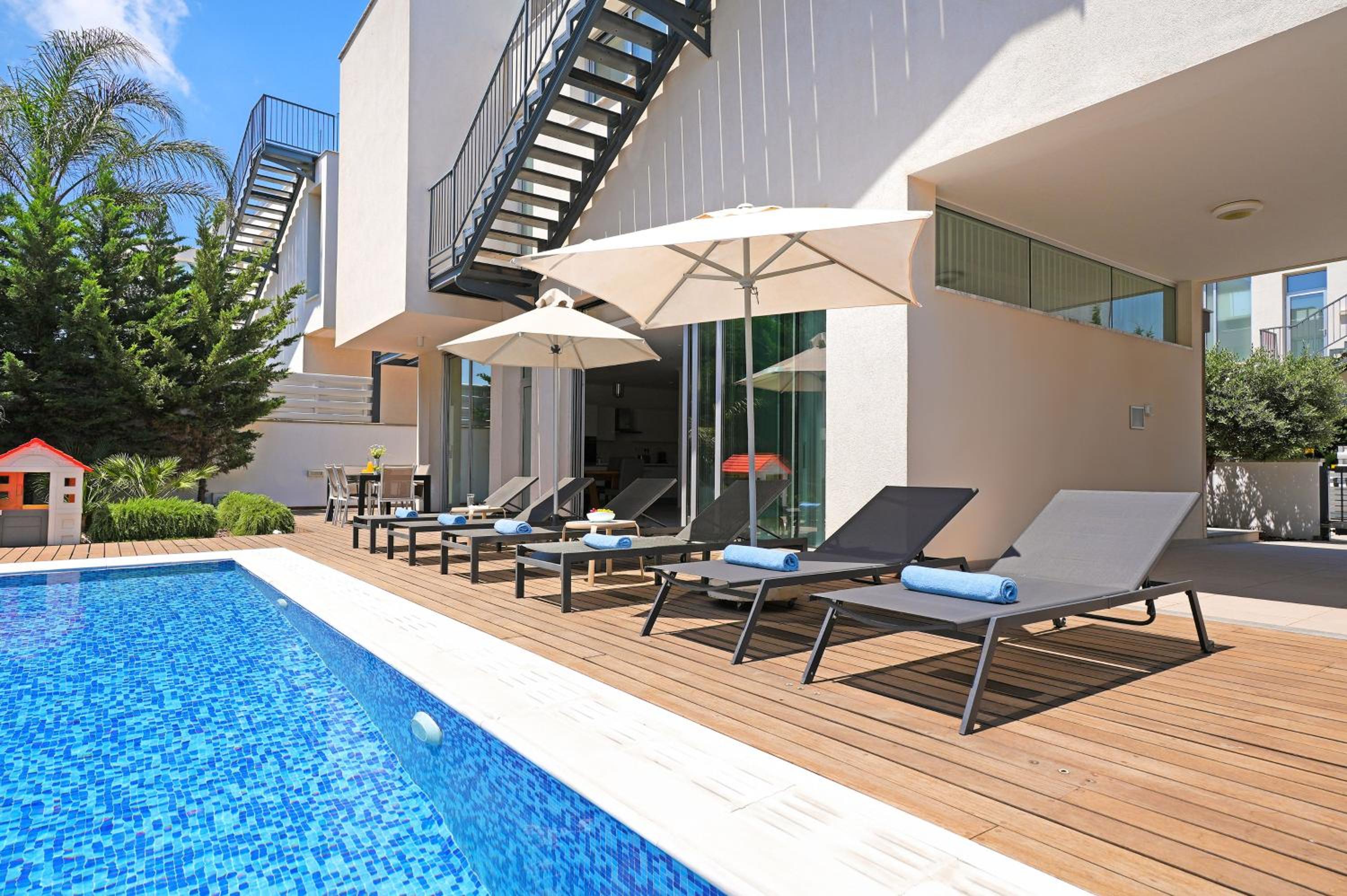 Villa Sunrise Glory - 150m from Trinity Beach