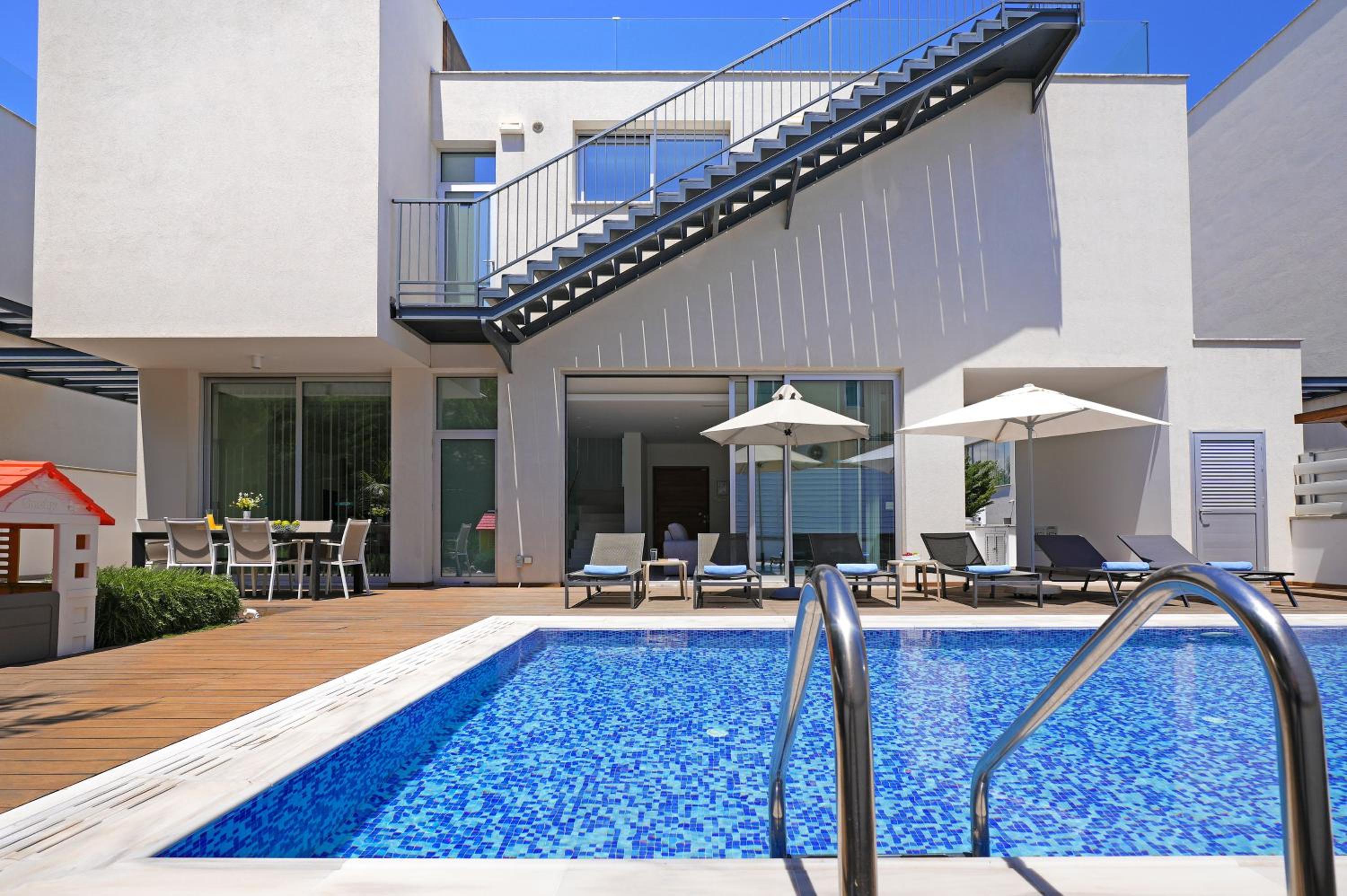 Villa Sunrise Glory - 150m from Trinity Beach