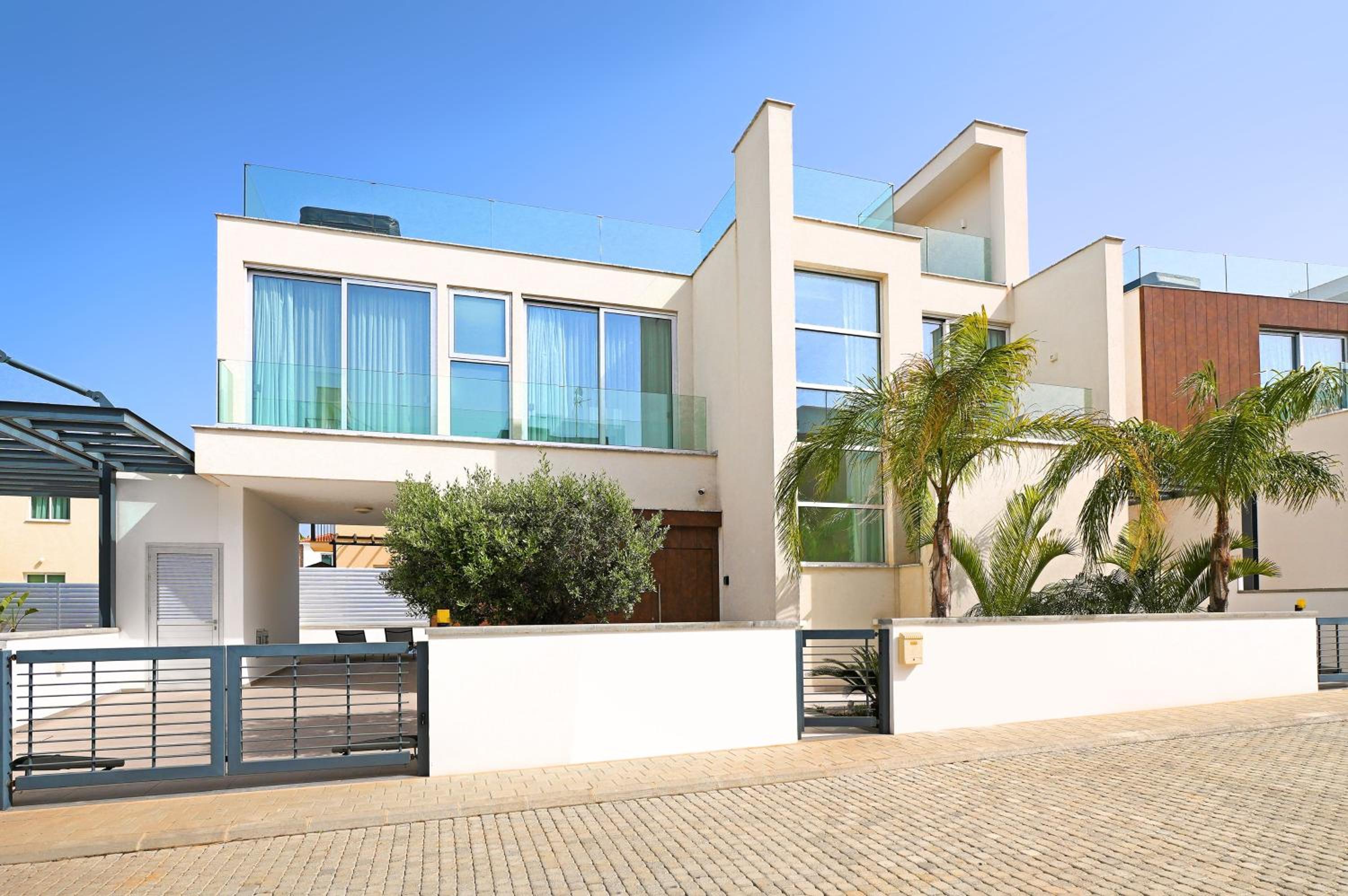 Villa Sunrise Glory - 150m from Trinity Beach