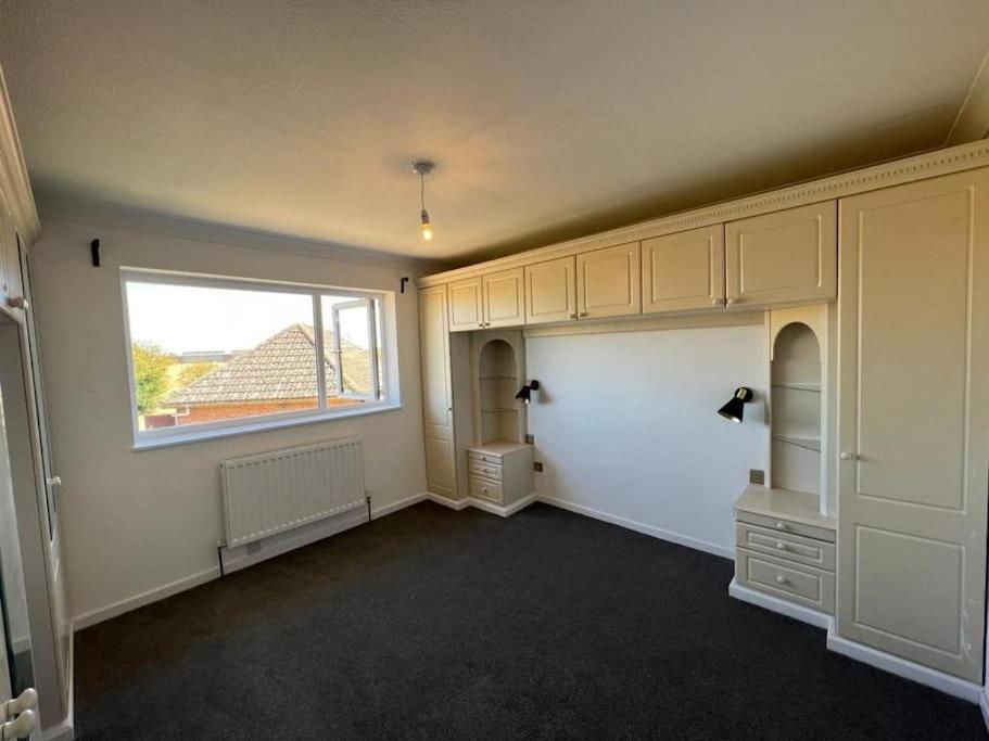 Charming House in Abingdon currently being refurbished and furnished to highest standards--available for long and short term stays from 16th September 2024 view 2