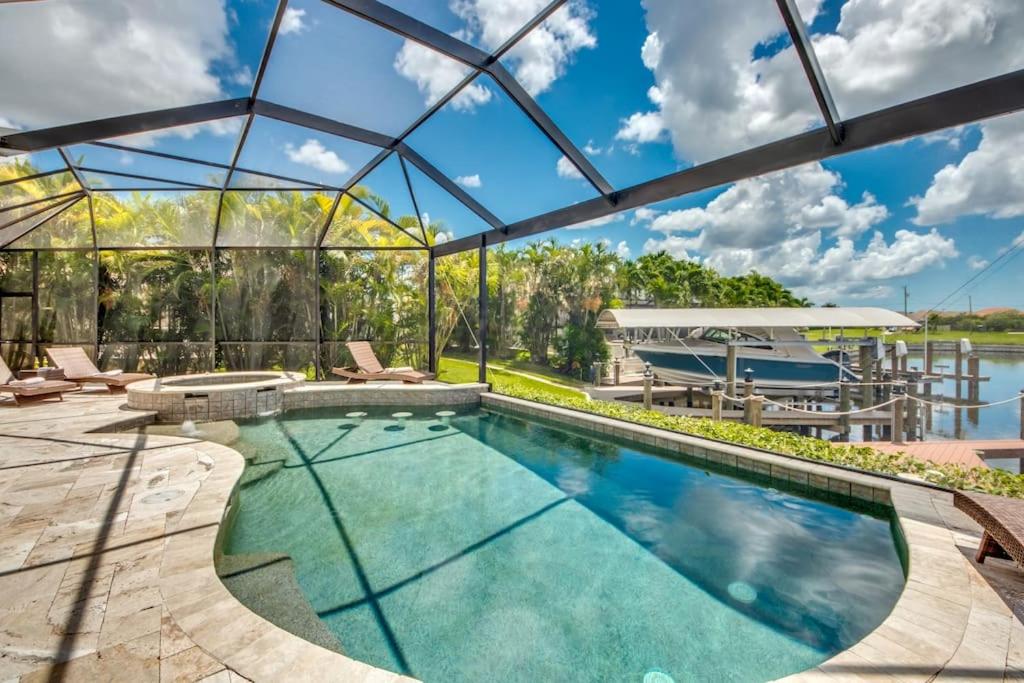 CoralVilla Regency - luxury villa with charme, pool, spa, gulf access view 3
