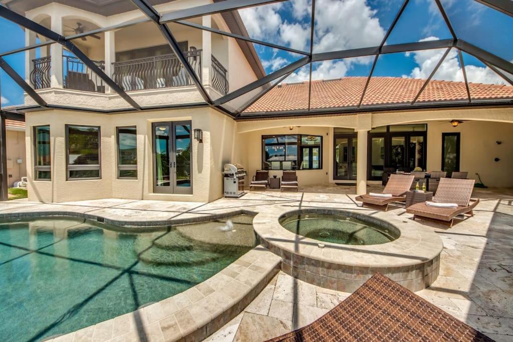 CoralVilla Regency - luxury villa with charme, pool, spa, gulf access view 5