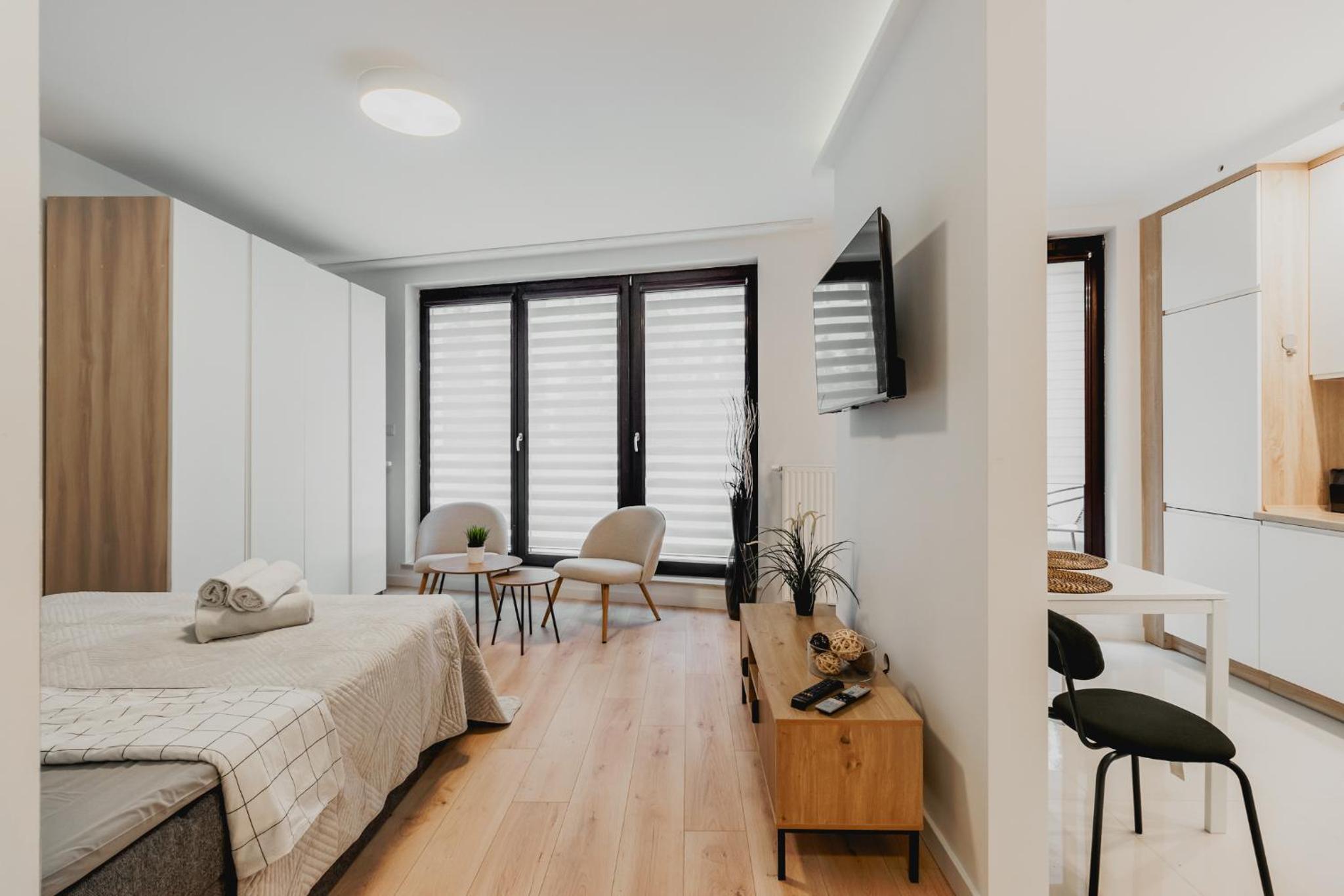 Urban Chic - City Center - Luxury Warsaw Stays - TowarowaAB street