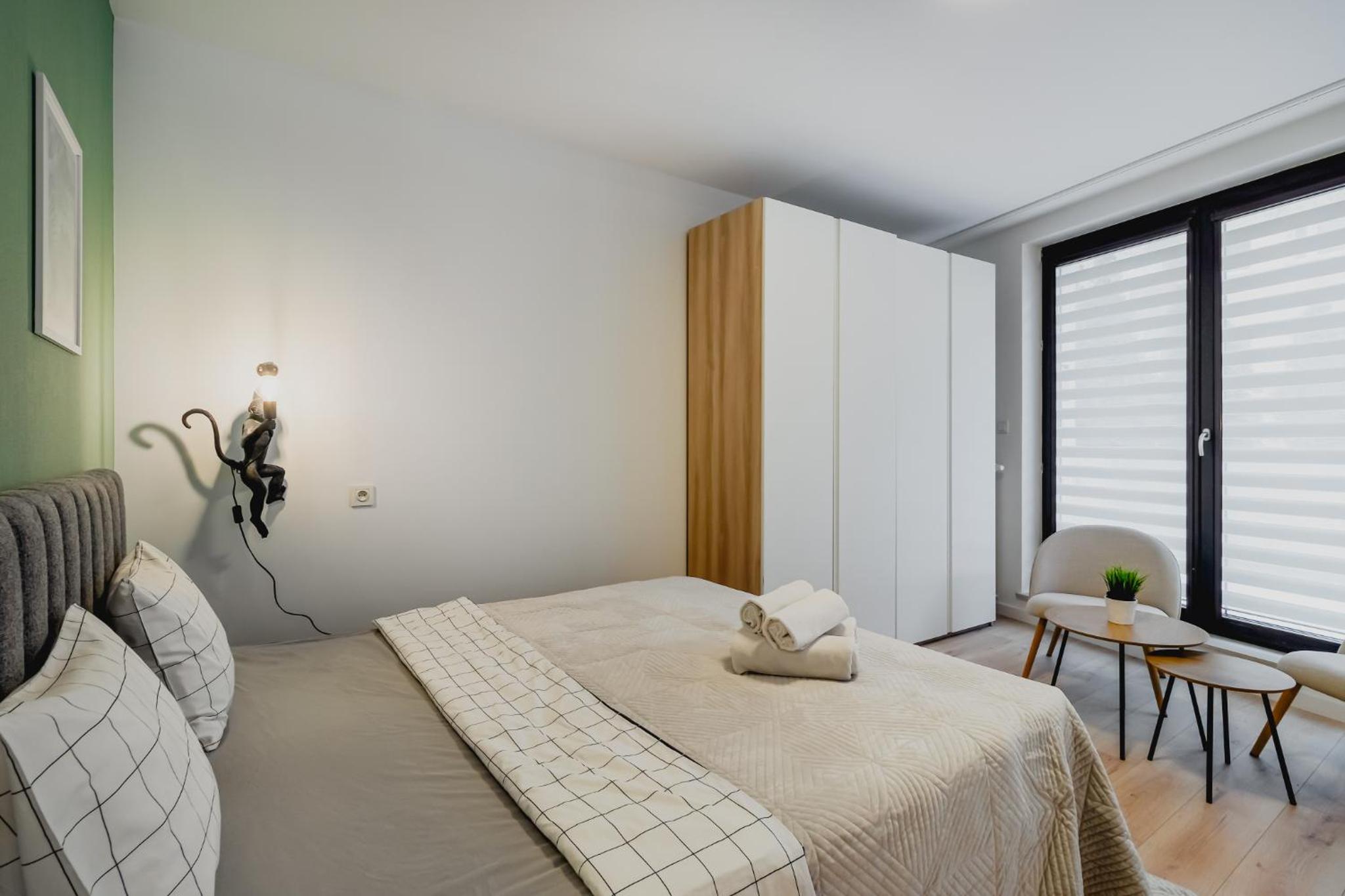 Urban Chic - City Center - Luxury Warsaw Stays - TowarowaAB street
