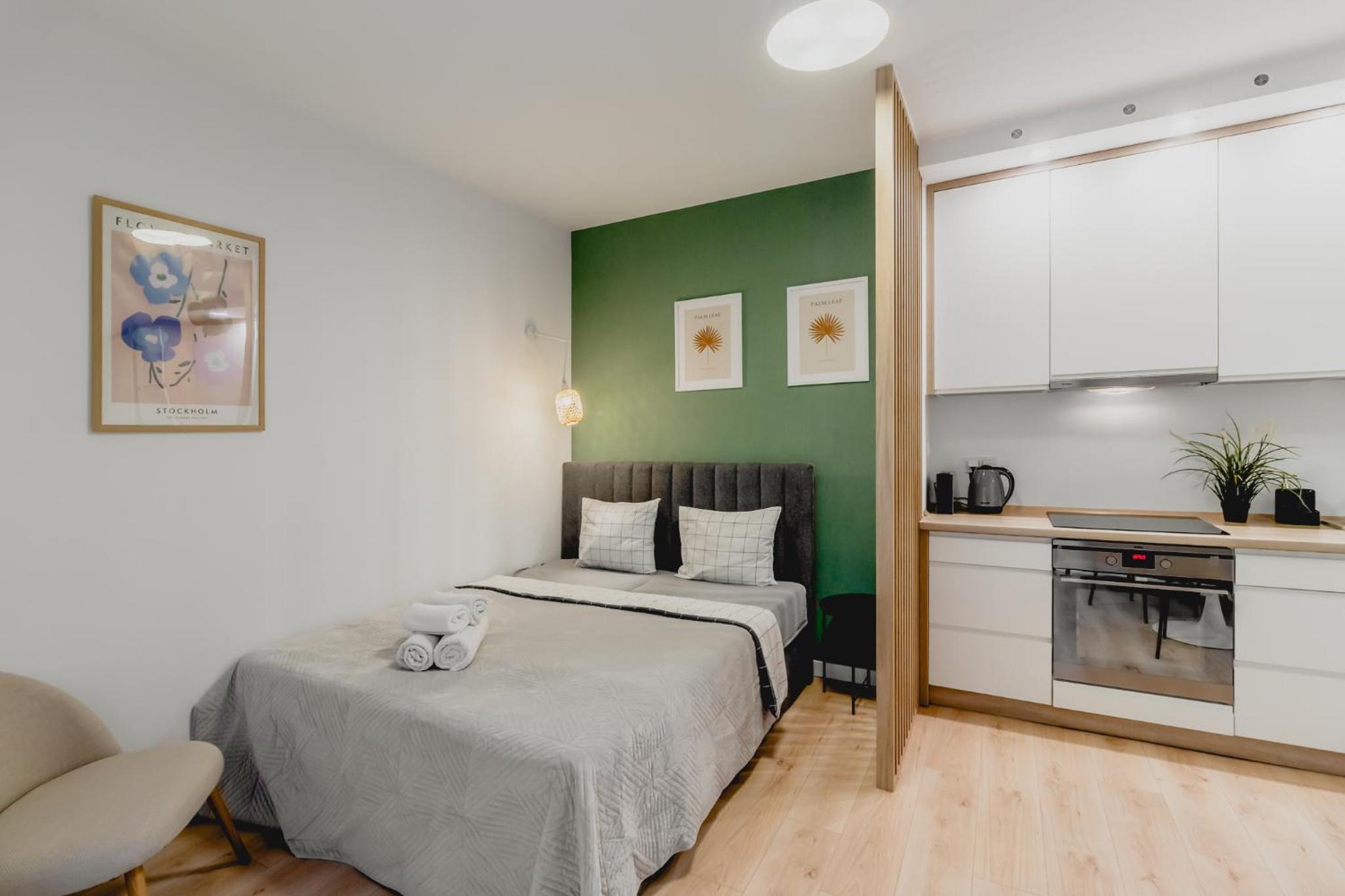 Urban Chic - City Center - Luxury Warsaw Stays - TowarowaAB street