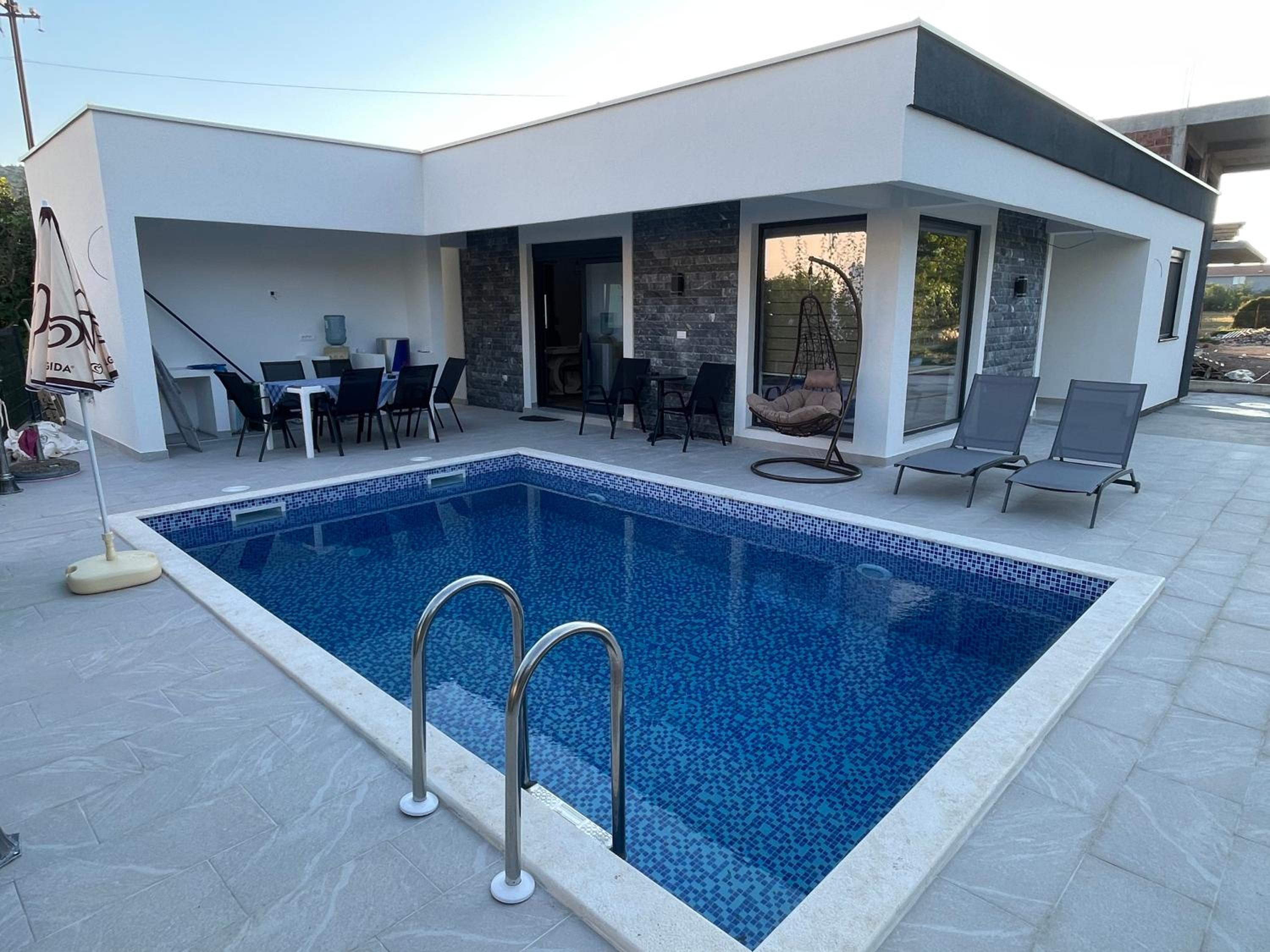 Poolside Idyll