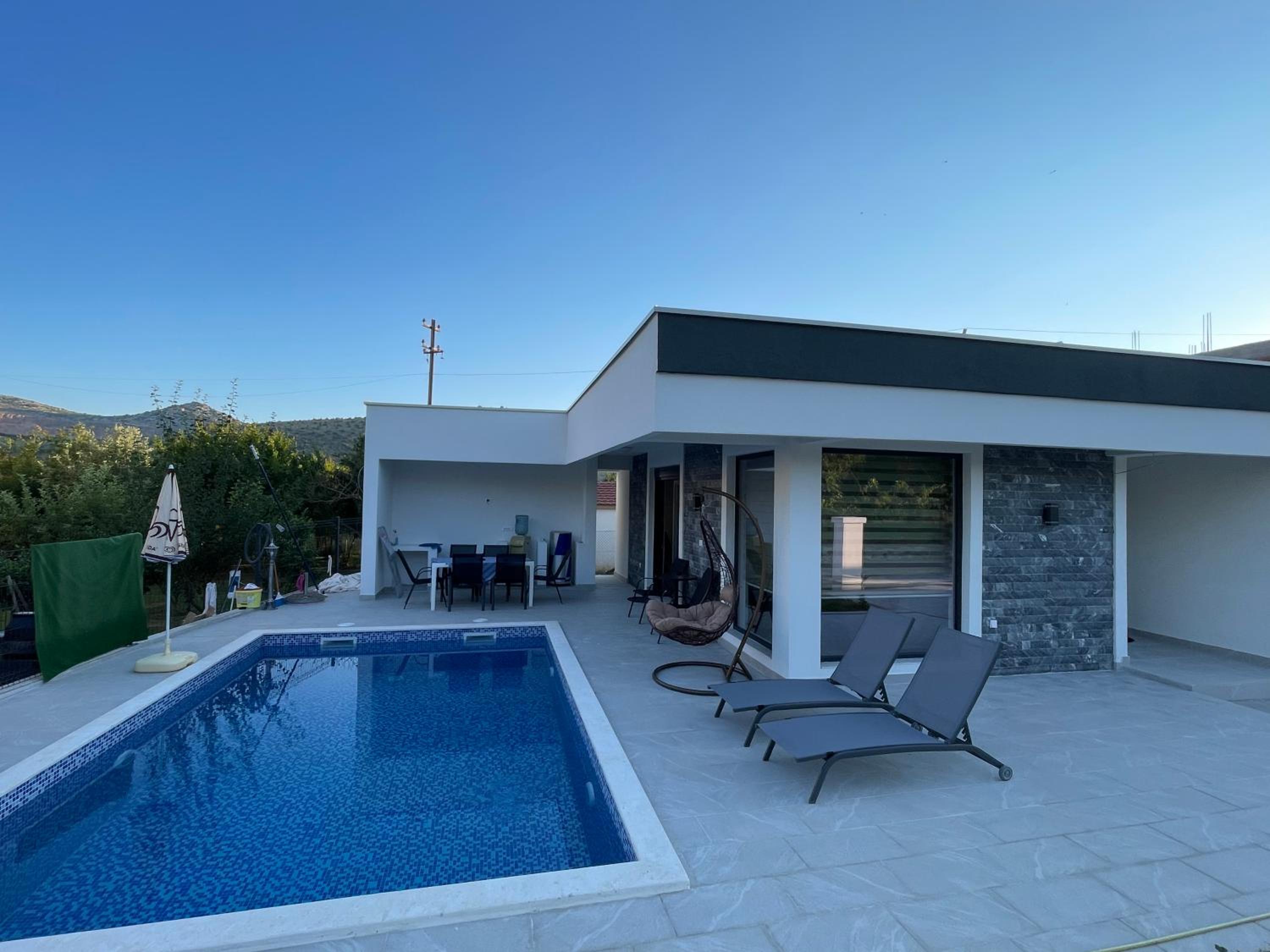 Poolside Idyll