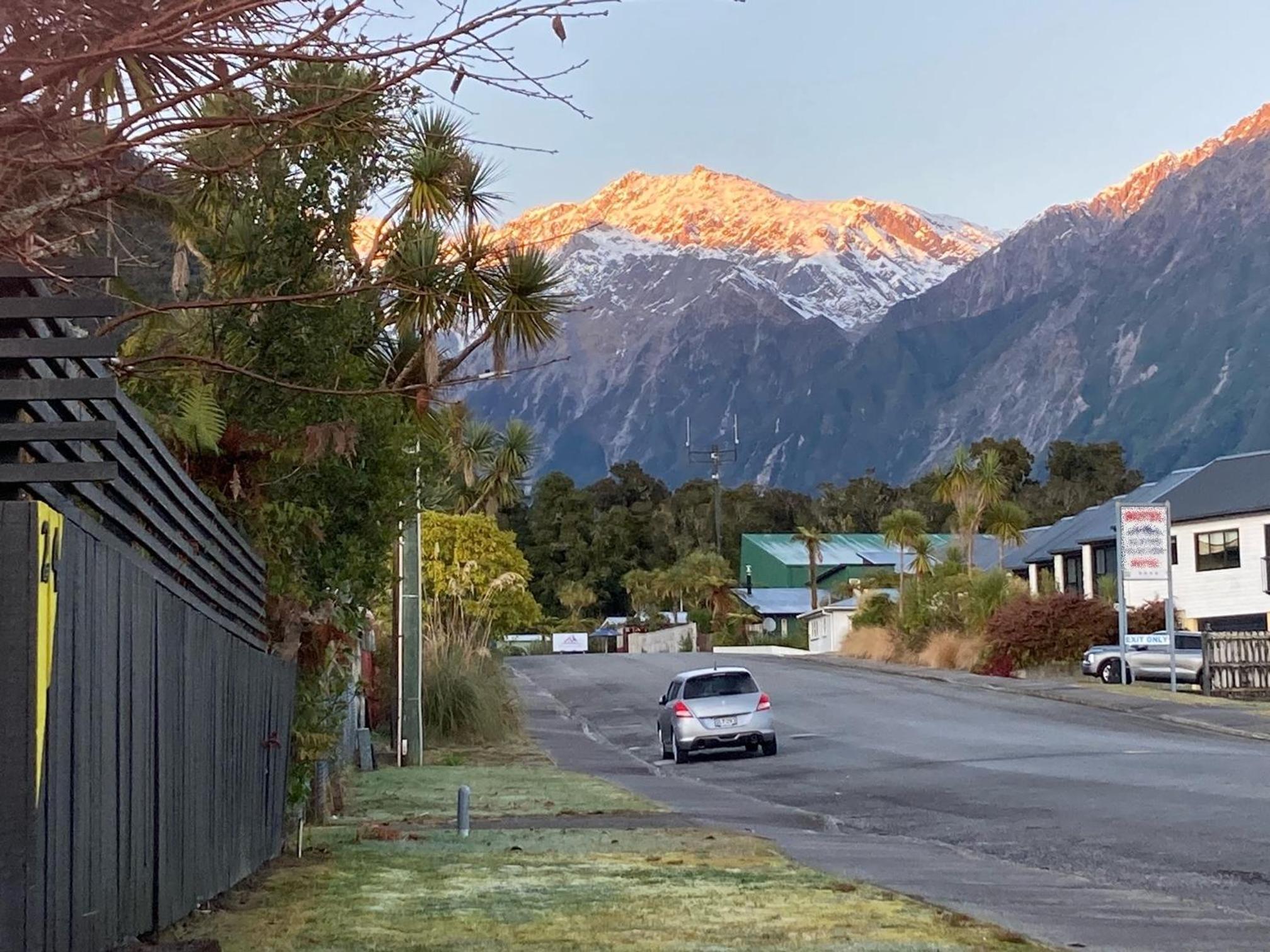 TWO FOUR CRON Franz Josef view 3