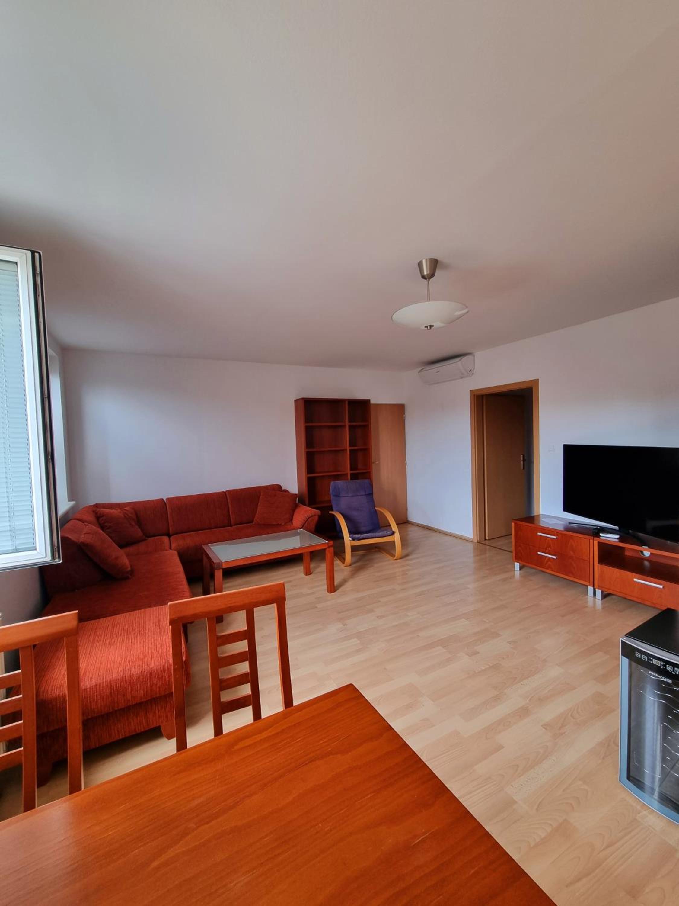 3 room Apartment near the train station and center