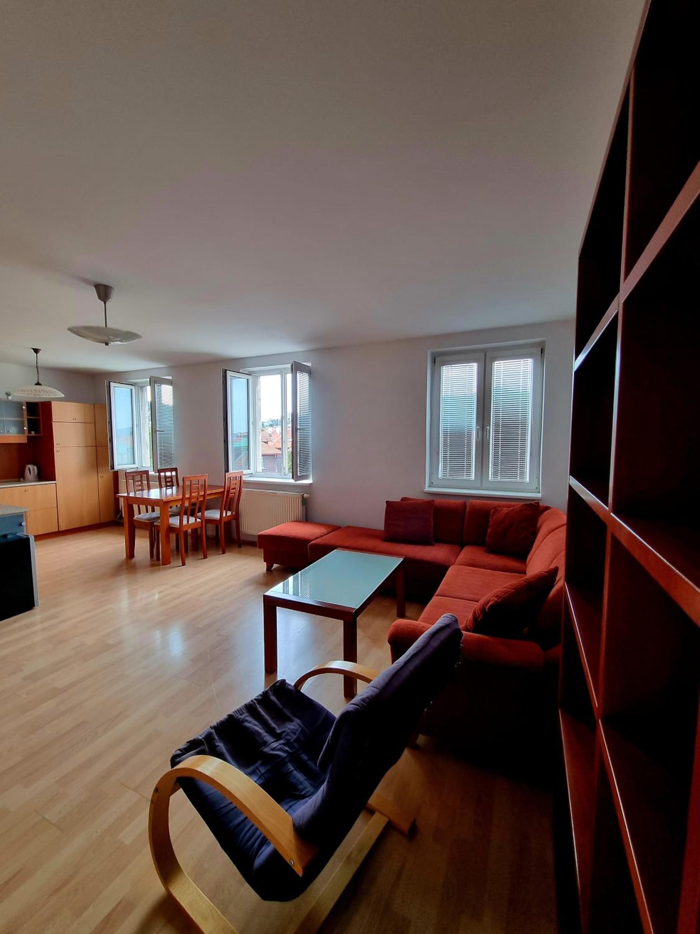 3 room Apartment near the train station and center