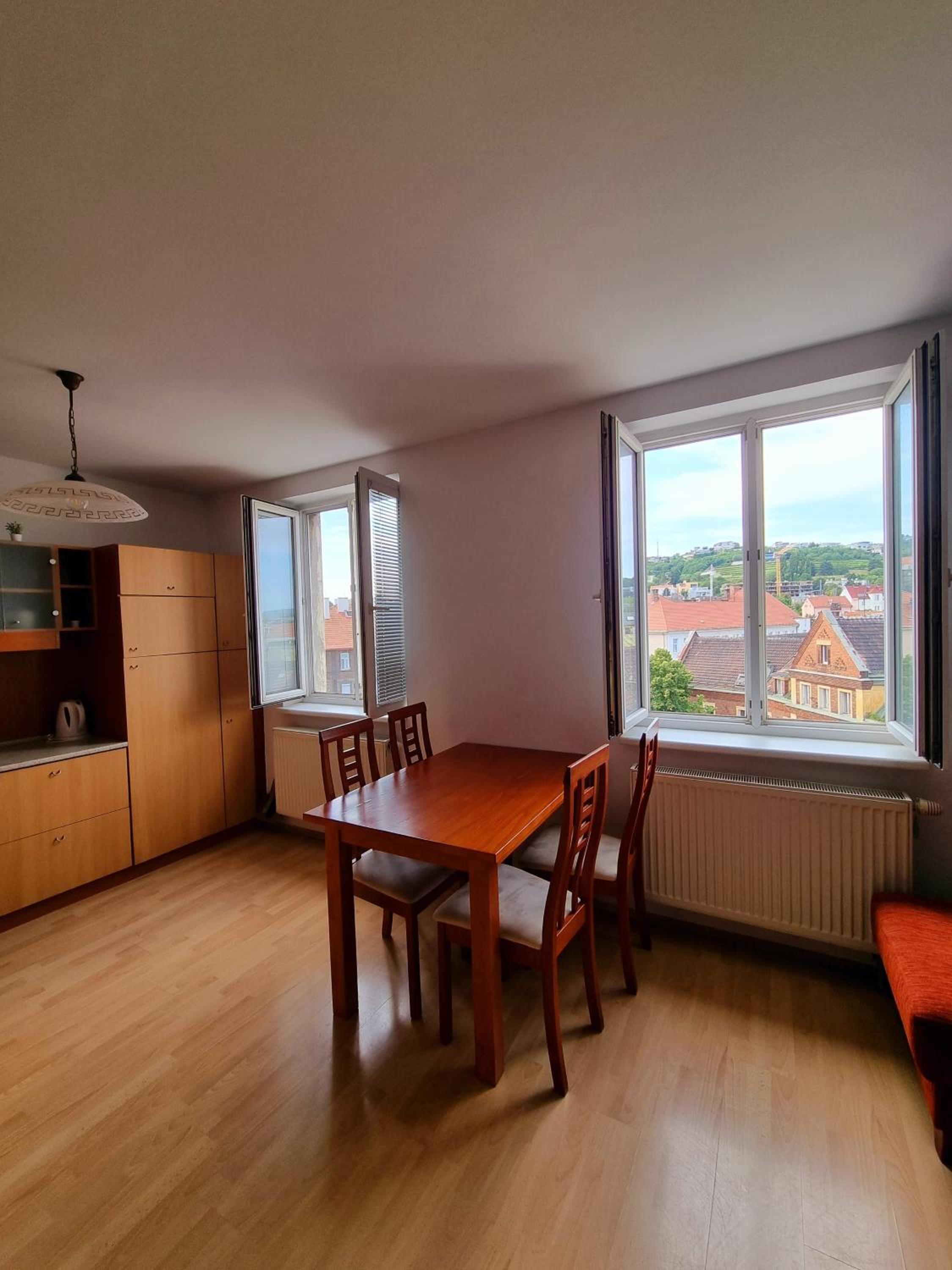 3 room Apartment near the train station and center
