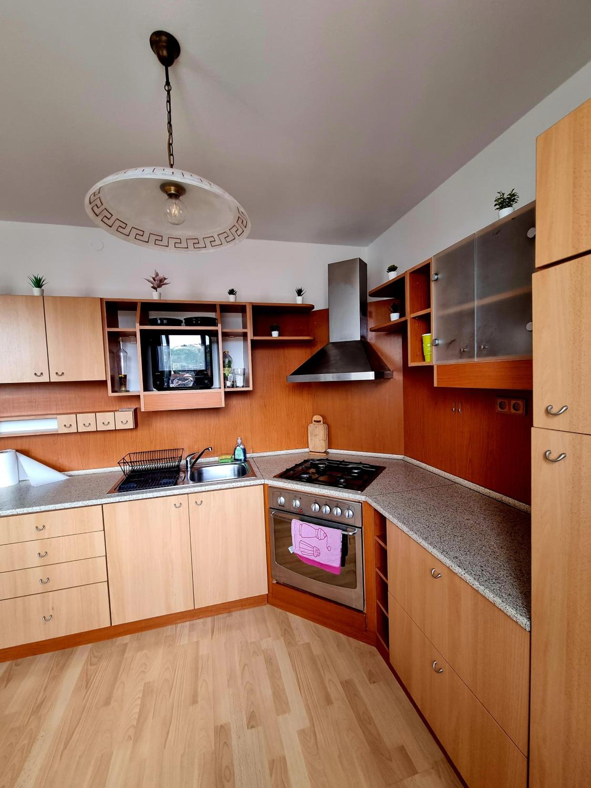 3 room Apartment near the train station and center