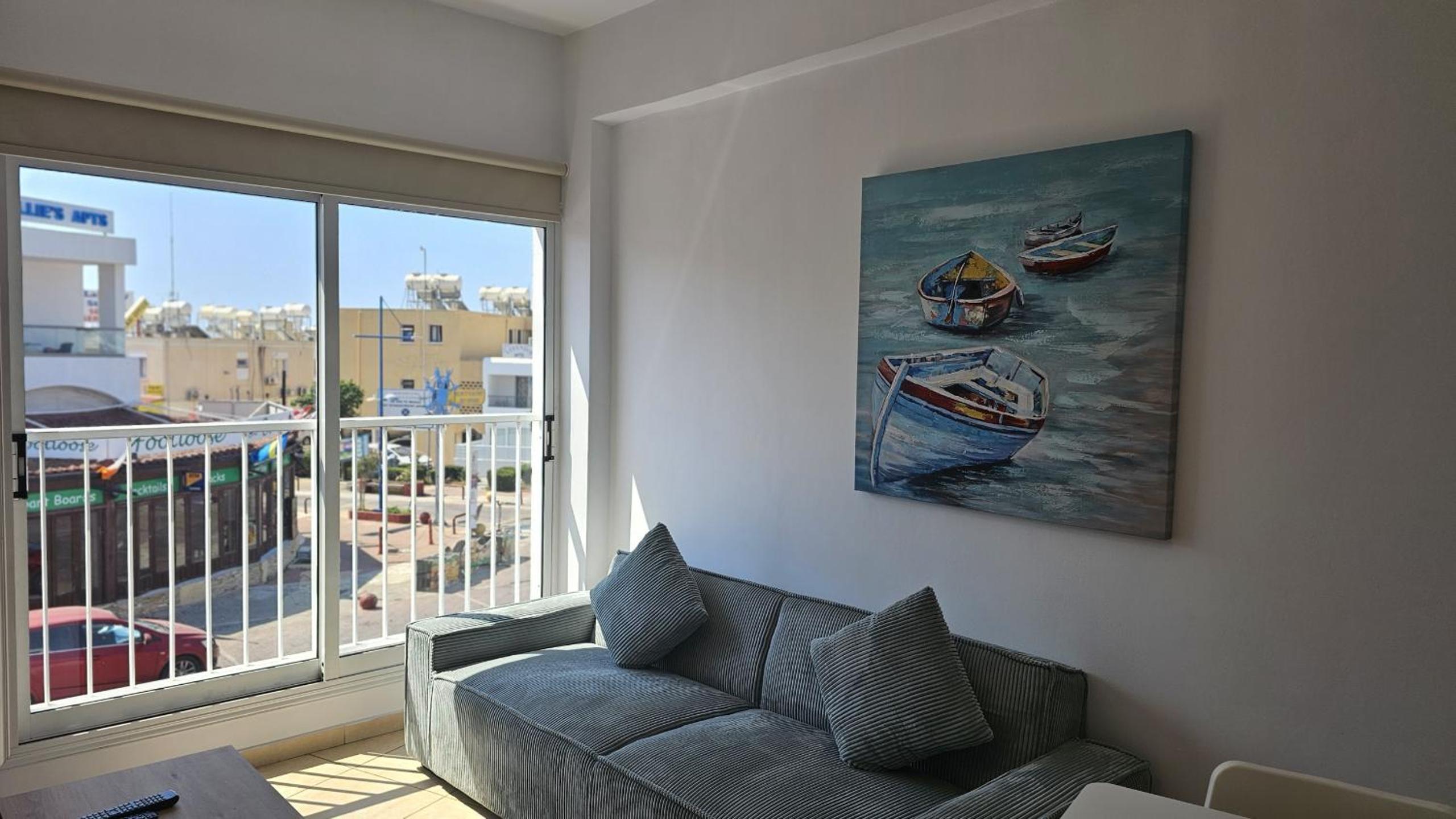 STAY Sunny Honey Apartment