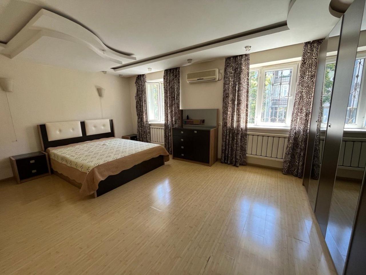 Apartment Mirabad Avenue view 2