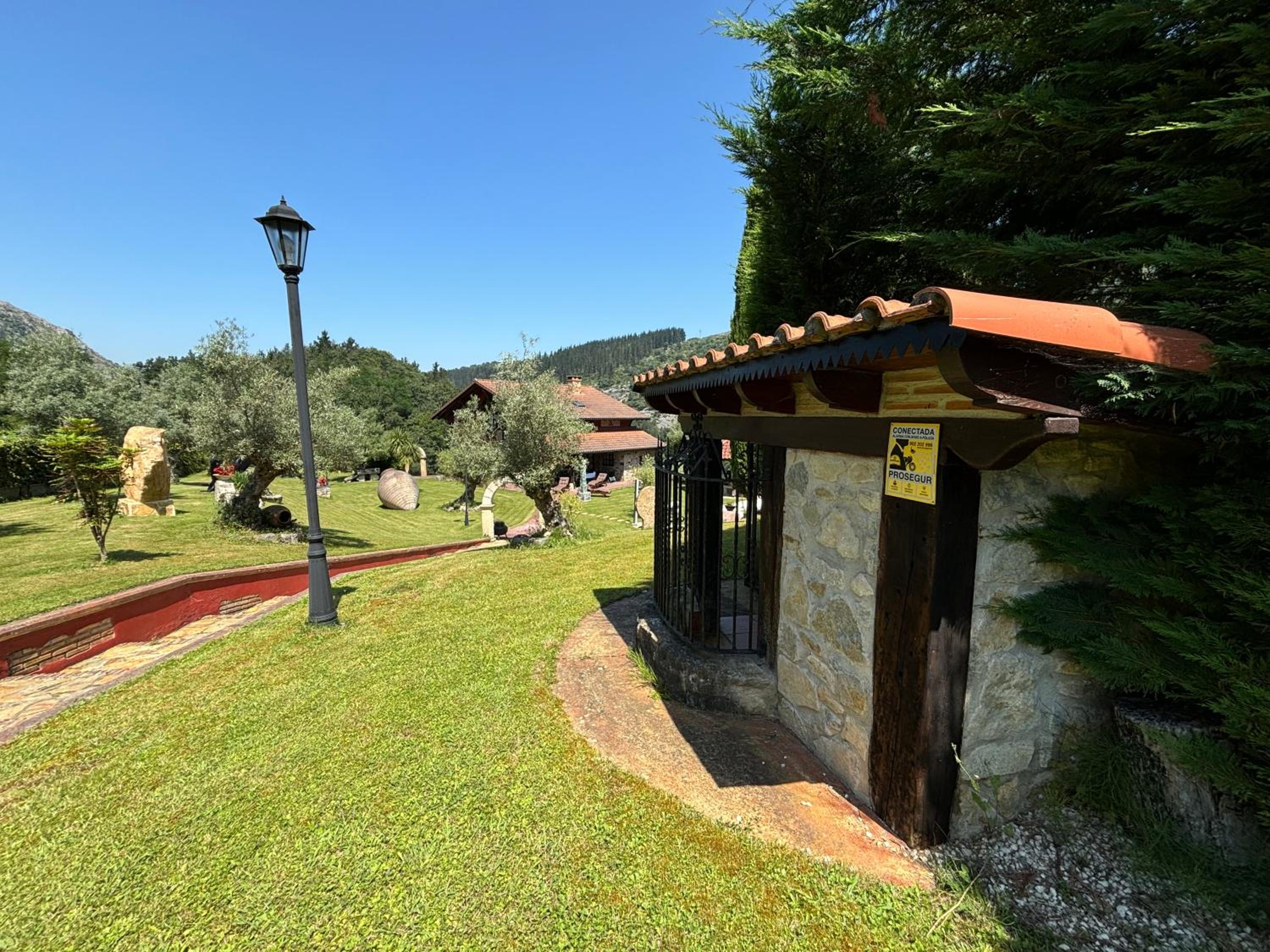 Vivienda turistica jardín con encanto y piscina