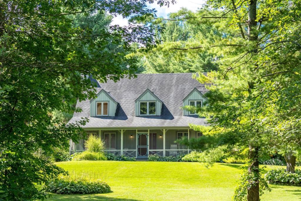 Marmora Retreat - Unique Waterfront Farmhouse