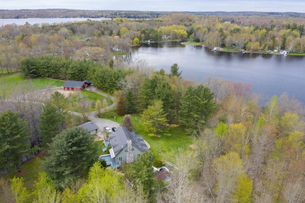 Marmora Retreat - Unique Waterfront Farmhouse