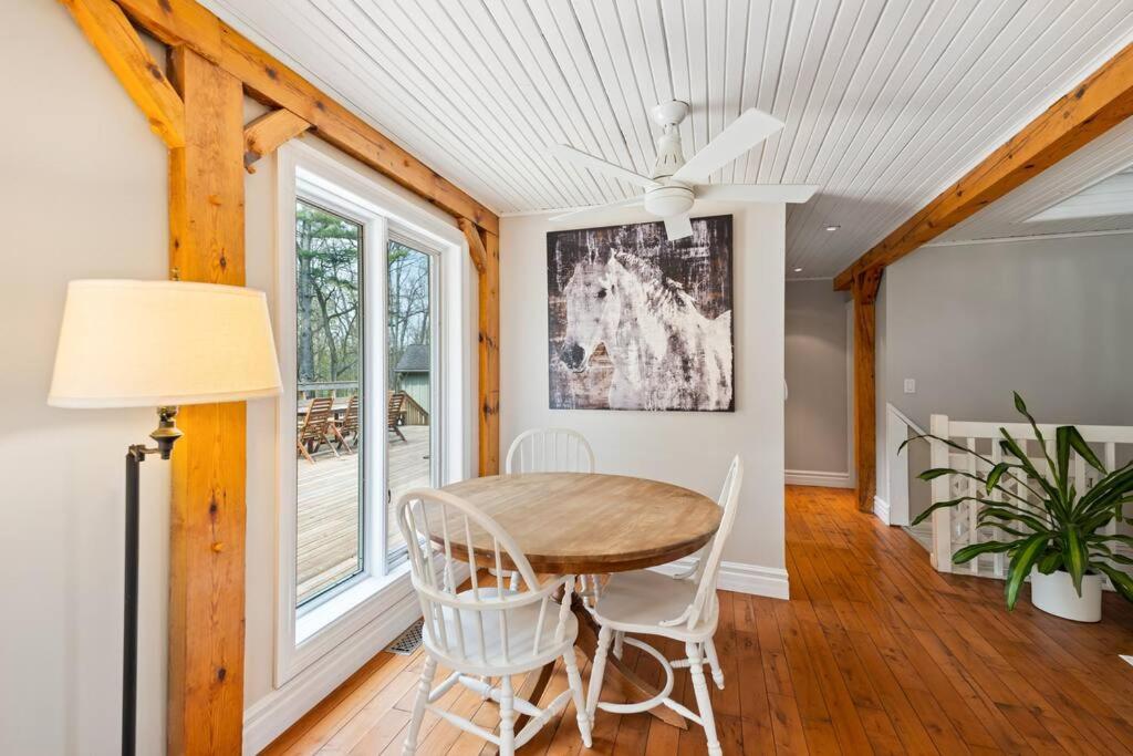 Marmora Retreat - Unique Waterfront Farmhouse