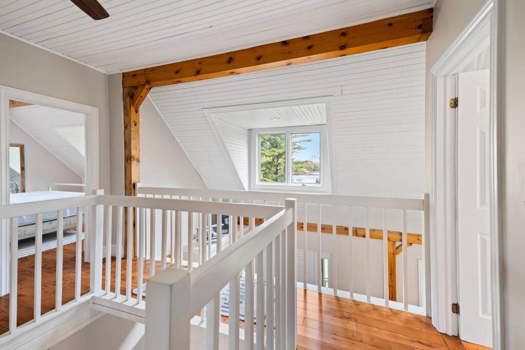 Marmora Retreat - Unique Waterfront Farmhouse