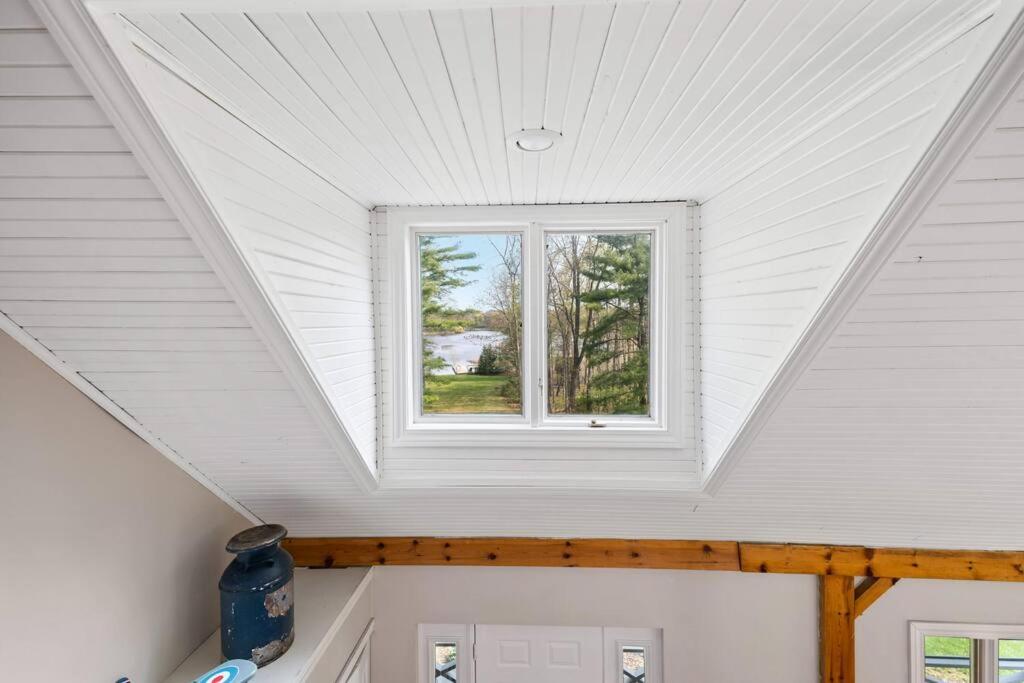 Marmora Retreat - Unique Waterfront Farmhouse