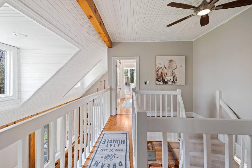 Marmora Retreat - Unique Waterfront Farmhouse
