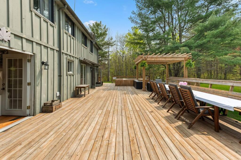 Marmora Retreat - Unique Waterfront Farmhouse