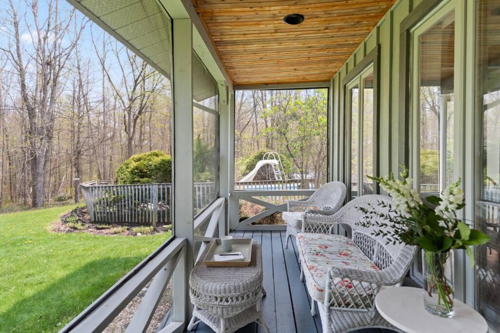 Marmora Retreat - Unique Waterfront Farmhouse