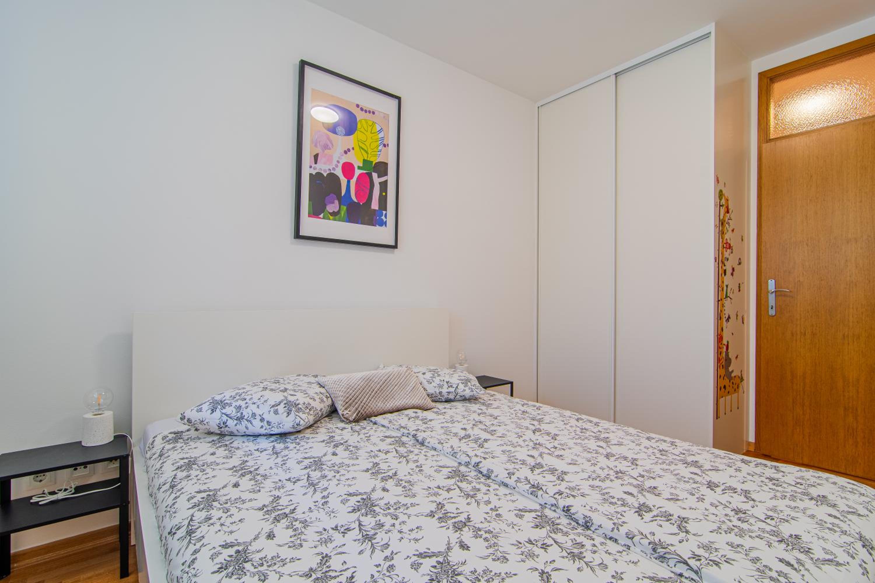 Flexible SelfCheckIns 90 - Zagreb - Garage - Loggia view 4