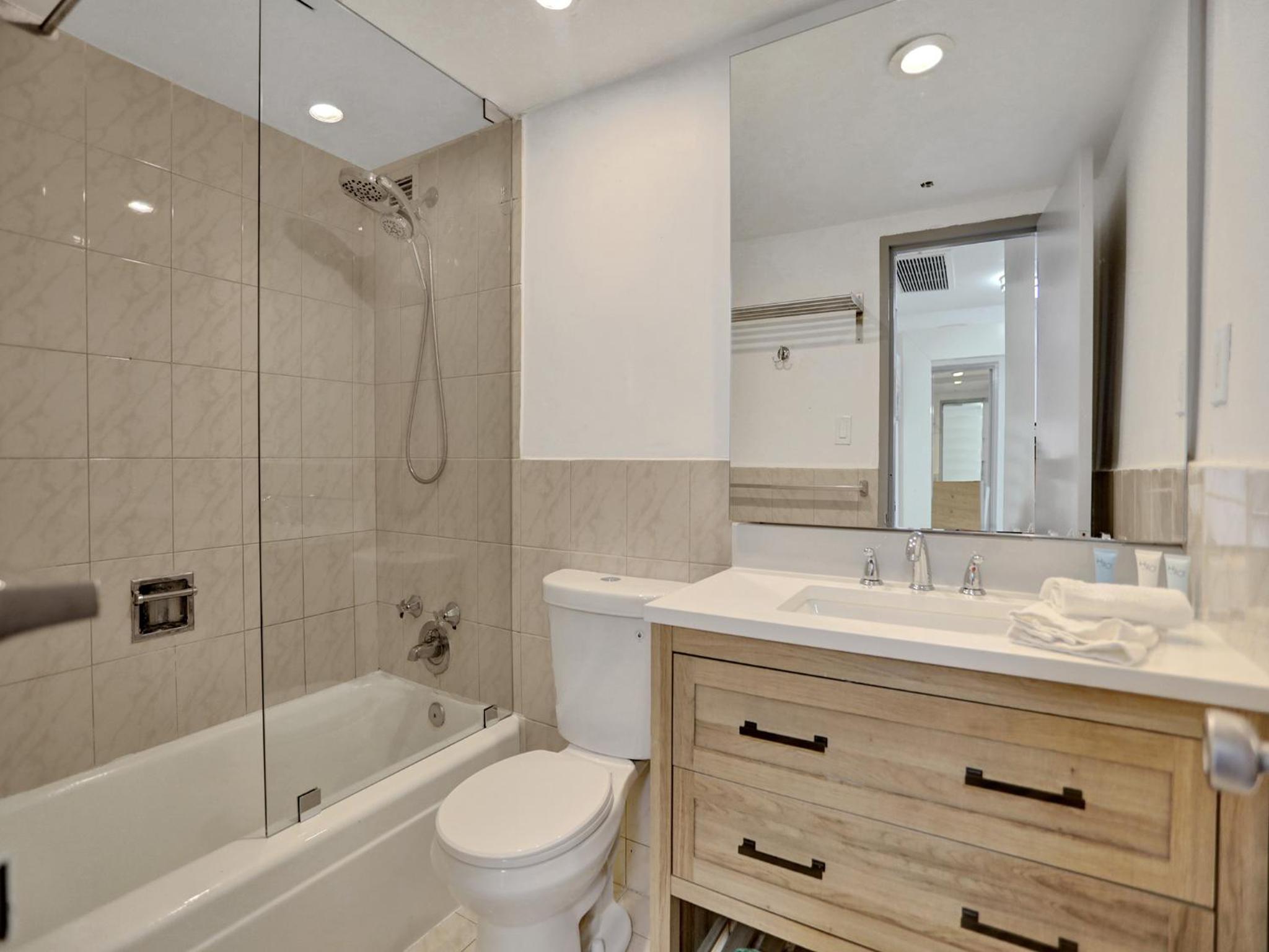 Oceanfront condo beach service 411 view 3