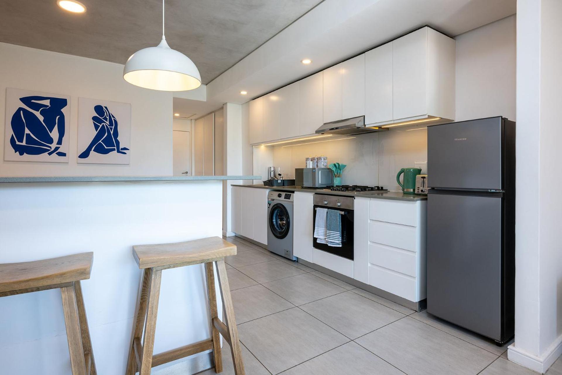 Hugos Seaside Haven E210