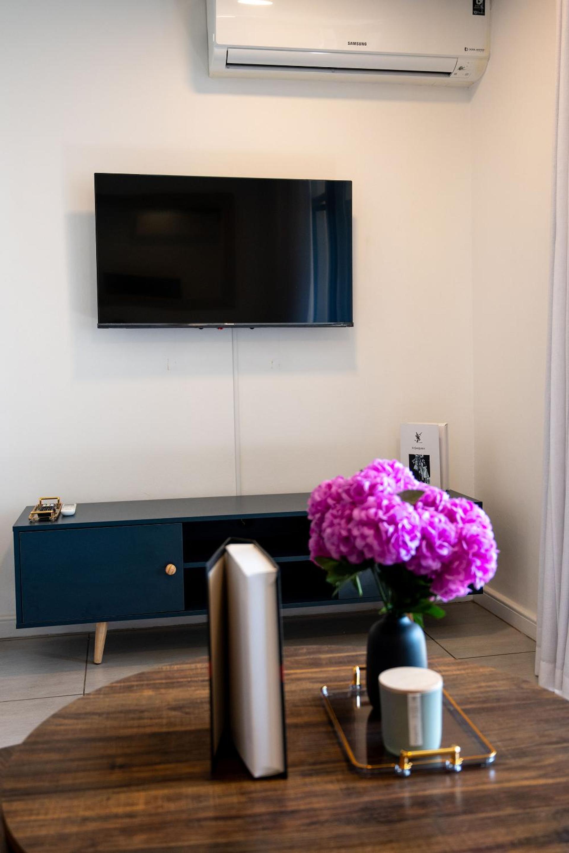 Hugos Seaside Haven E210