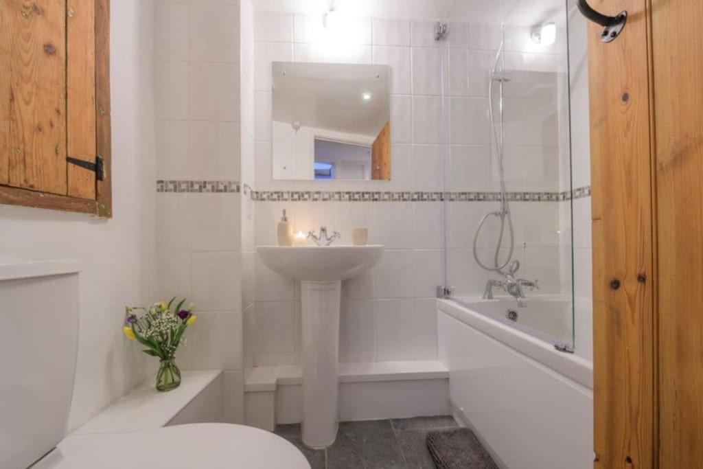 Bourton-on-the-Water Lovely 2Bed Cotswold Cottage view 2
