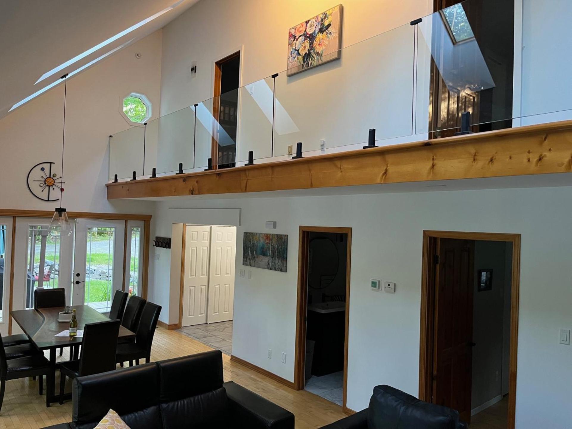 3bdrs Lakefront Chalet Peaceful Retreat