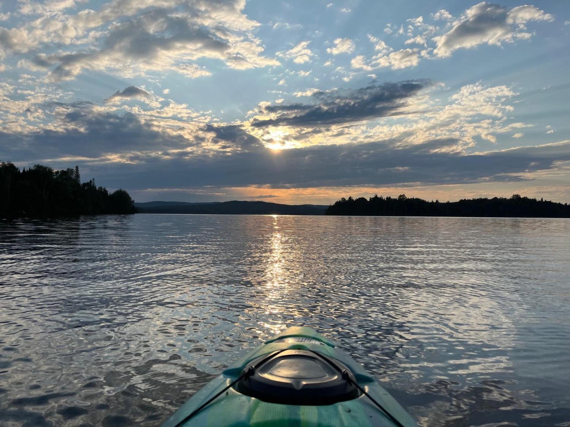 3bdrs Lakefront Chalet Peaceful Retreat
