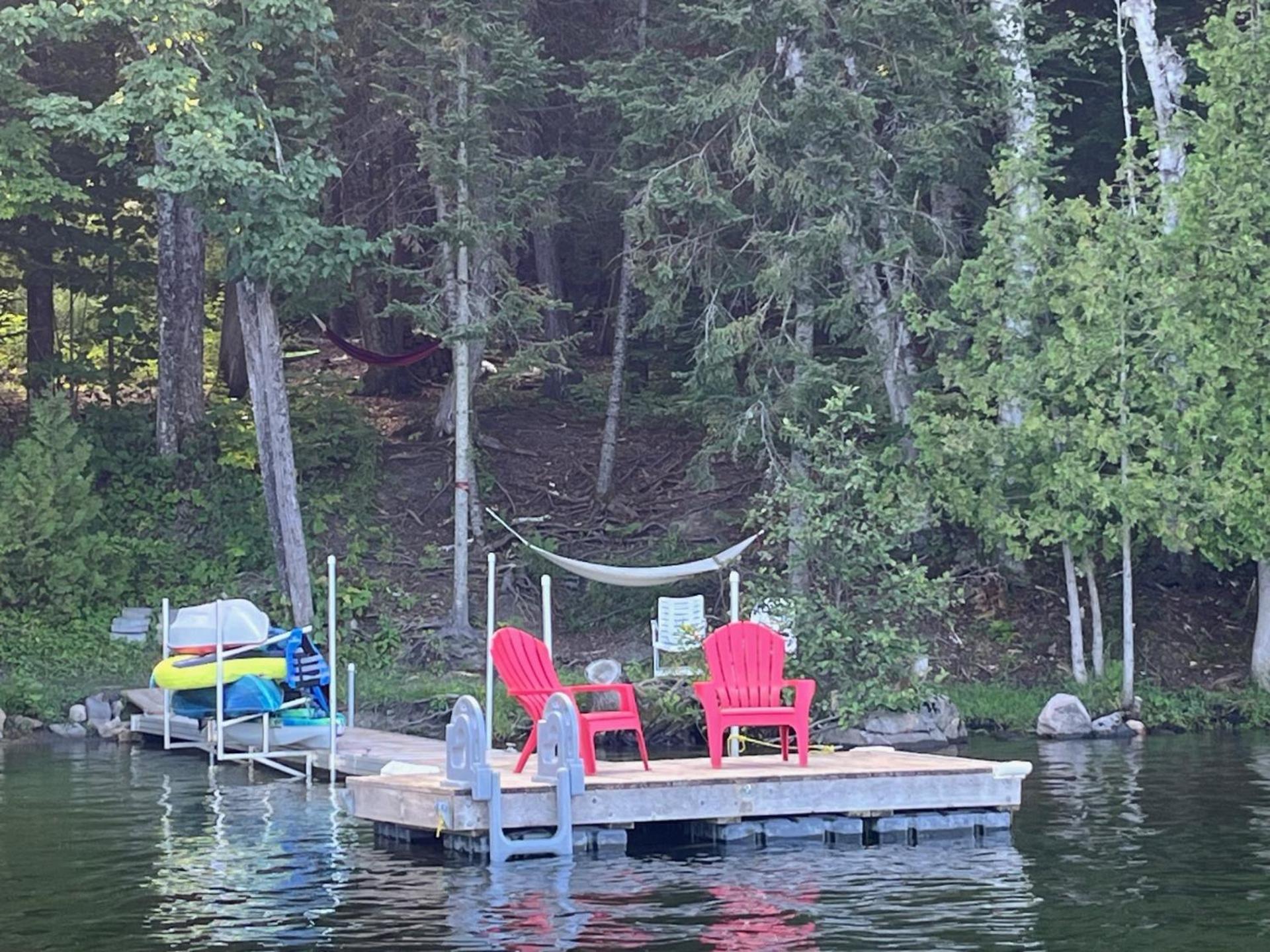 3bdrs Lakefront Chalet Peaceful Retreat
