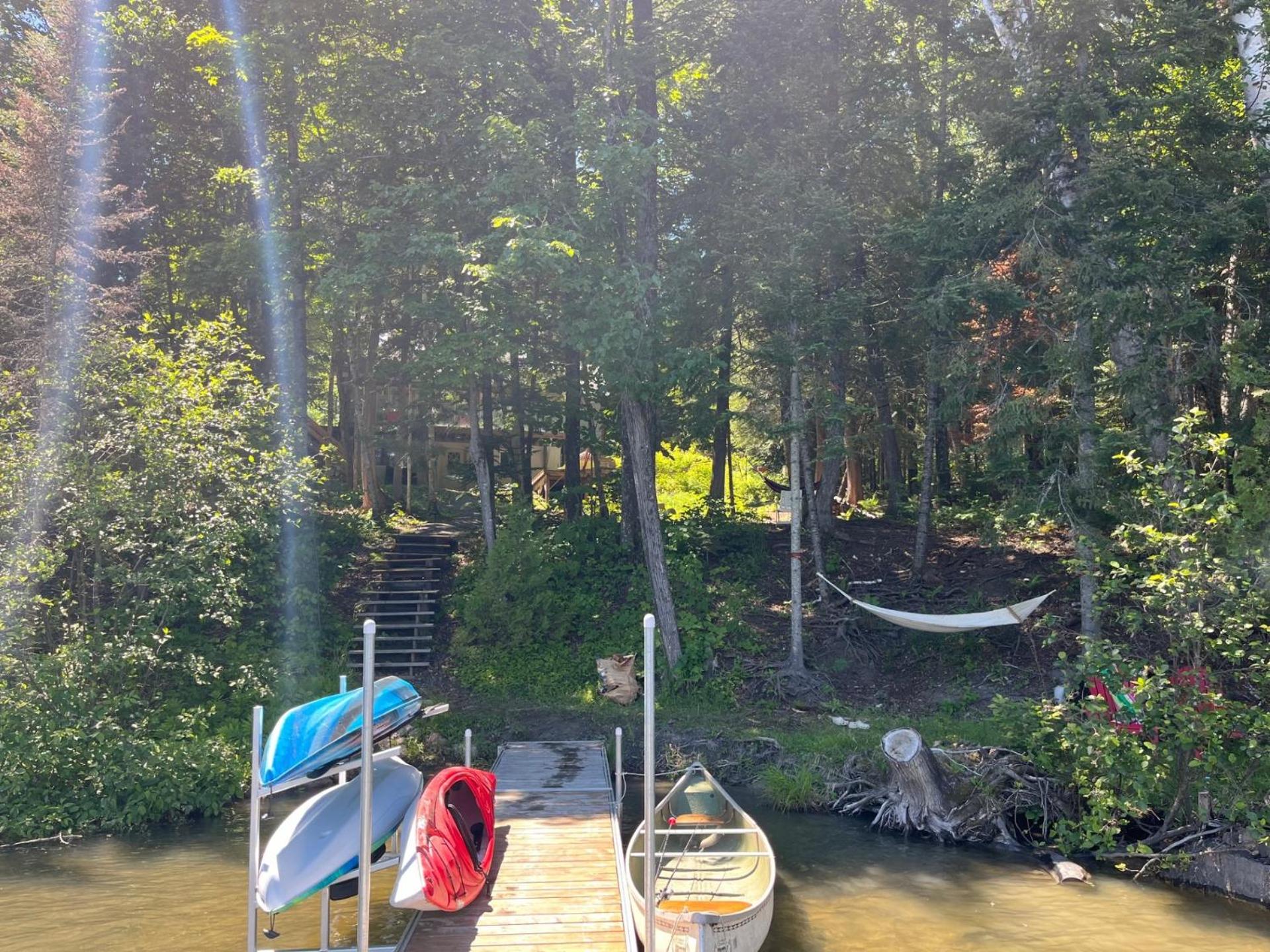 3bdrs Lakefront Chalet Peaceful Retreat
