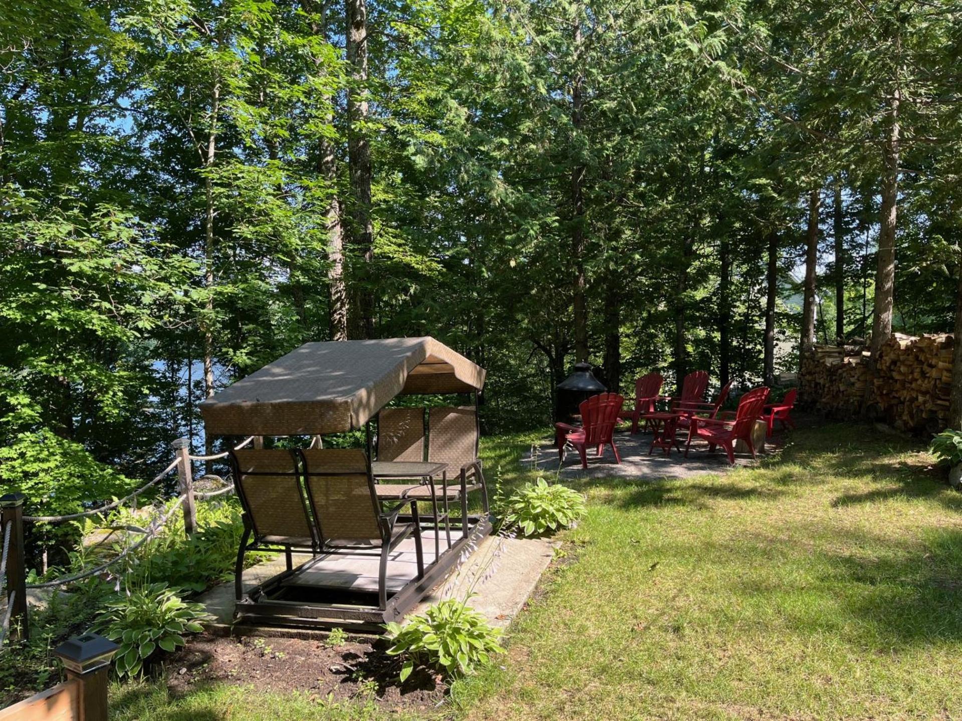 3bdrs Lakefront Chalet Peaceful Retreat