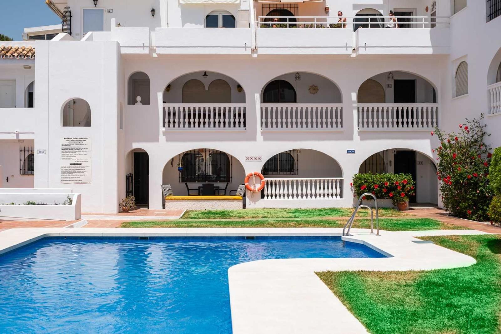 Don Alberto Blue Pearl by Alfresco Stays
