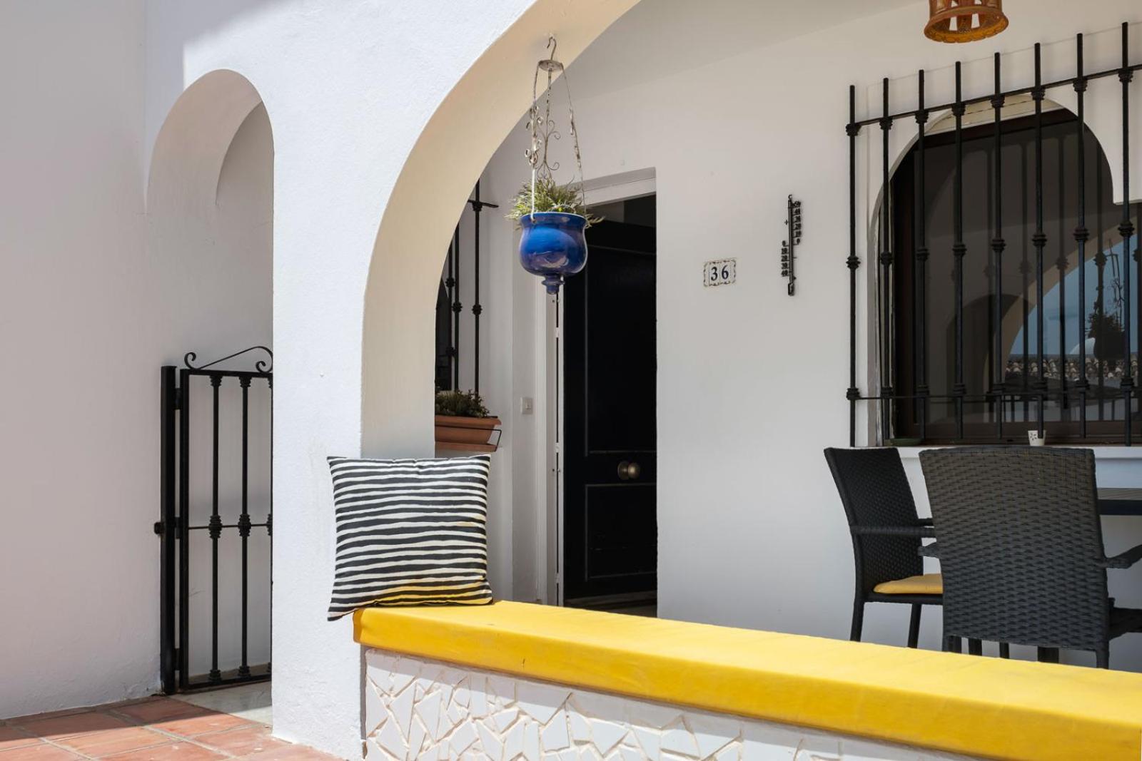 Don Alberto Blue Pearl by Alfresco Stays