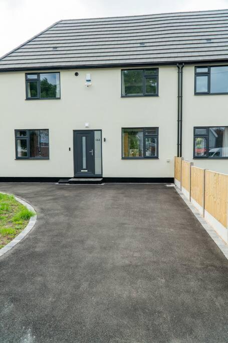 4 bed home in Leamington Spa hosted by GreyBird view 4
