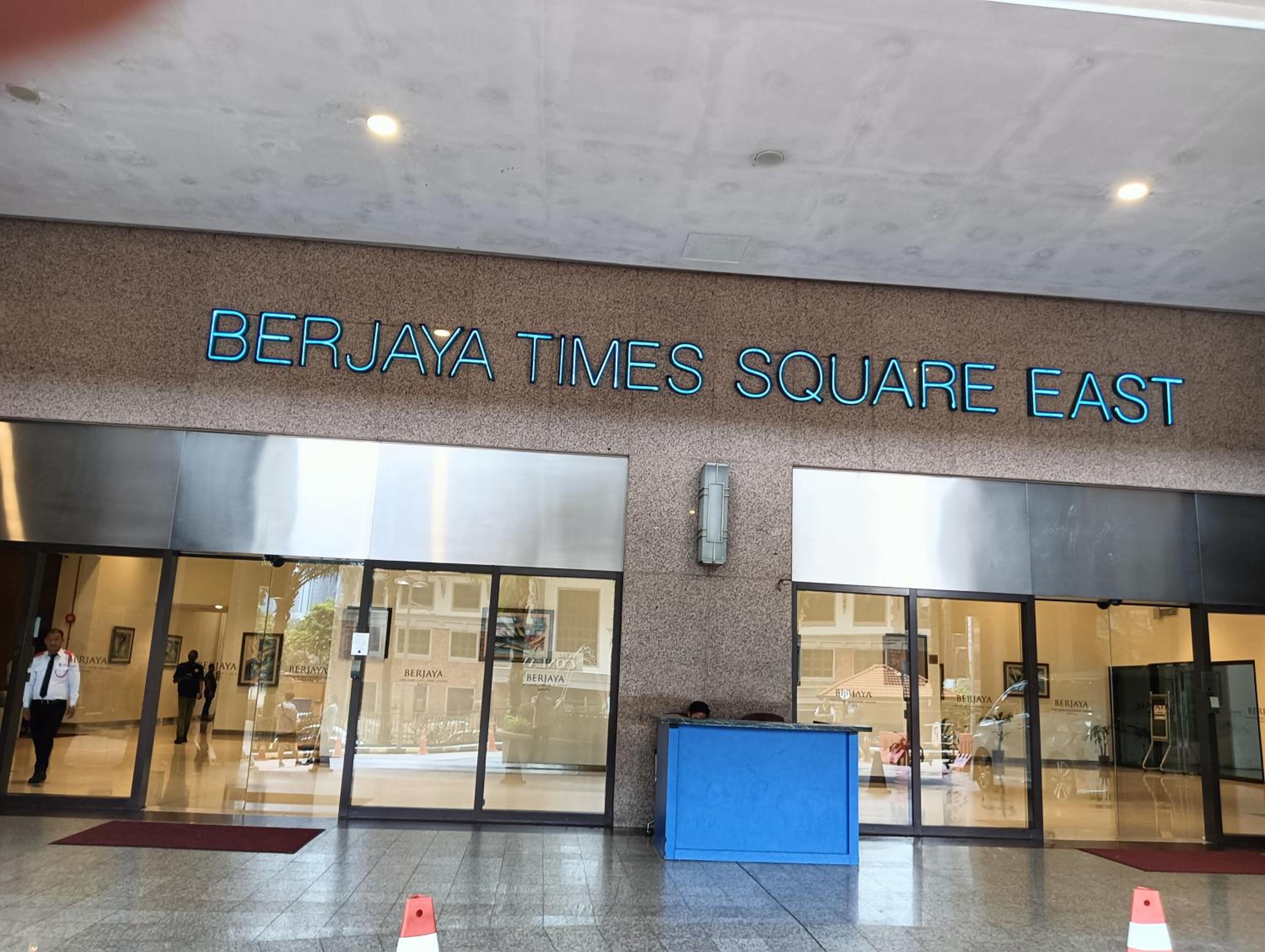 100 Service suites At Times Square KL