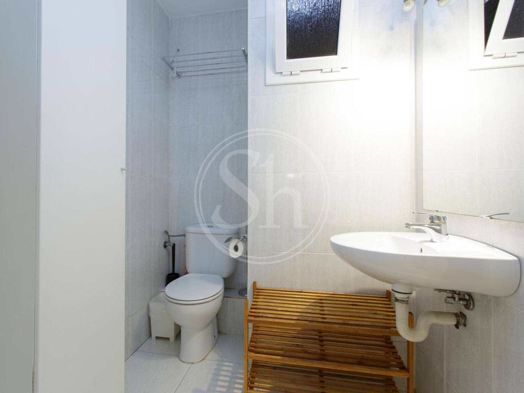 Luminescent Valencia Apartment