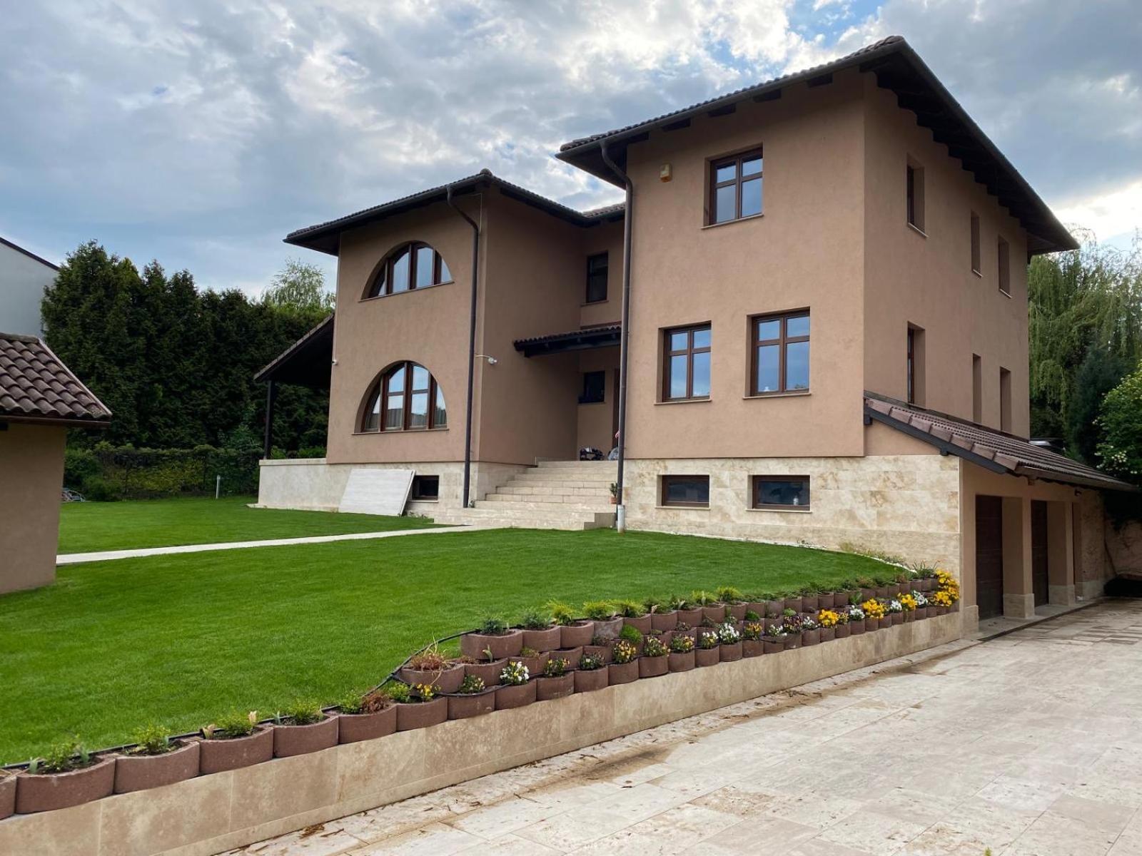 Villa Lara